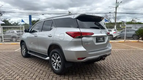 TOYOTA-HILUX SW4-2.8 SRX 4X4 7 LUGARES 16V TURBO INTERCOOLER DIESEL 4P AUTOMÁTICO TOYOTA-HILUX SW4-2018