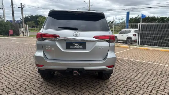 TOYOTA-HILUX SW4-2.8 SRX 4X4 7 LUGARES 16V TURBO INTERCOOLER DIESEL 4P AUTOMÁTICO TOYOTA-HILUX SW4-2018