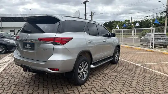 TOYOTA-HILUX SW4-2.8 SRX 4X4 7 LUGARES 16V TURBO INTERCOOLER DIESEL 4P AUTOMÁTICO TOYOTA-HILUX SW4-2018