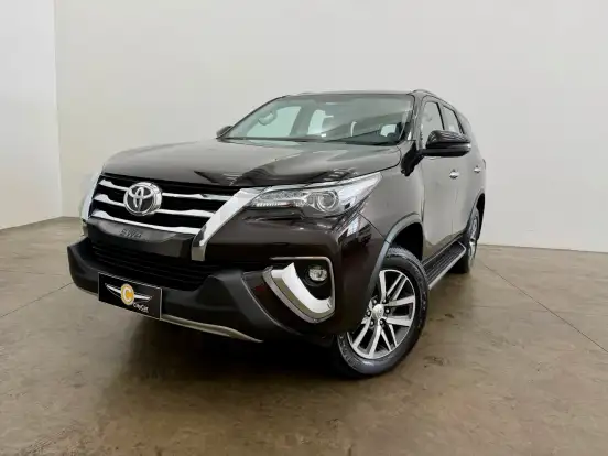 TOYOTA-HILUX SW4-2019