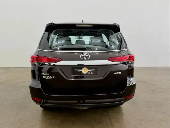 TOYOTA-HILUX SW4-2.8 SRX 4X4 7 LUGARES 16V TURBO INTERCOOLER DIESEL 4P AUTOMÁTICO TOYOTA-HILUX SW4-2019