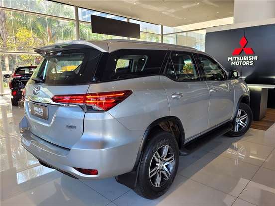 TOYOTA-HILUX SW4-2.7 SR 7 LUGARES 4X2 16V FLEX 4P AUTOMÁTICO TOYOTA-HILUX SW4-2017