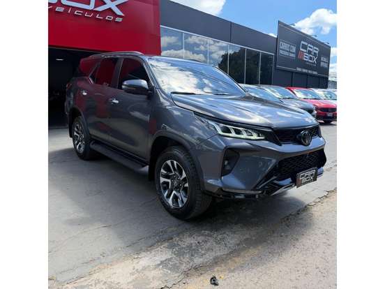 TOYOTA-HILUX SW4-2.8 D-4D TURBO DIESEL DIAMOND 7L 4X4 AUTOMÁTICO TOYOTA-HILUX SW4-2023