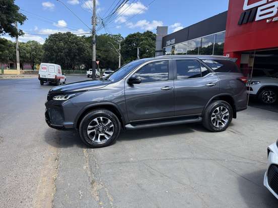 TOYOTA-HILUX SW4-2023