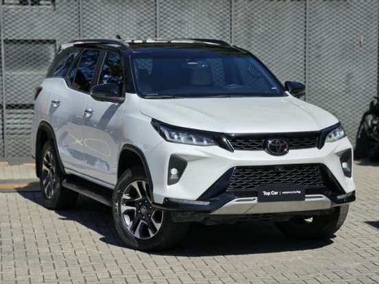 TOYOTA-HILUX SW4-2024