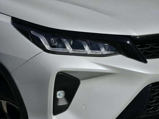 TOYOTA-HILUX SW4-2024