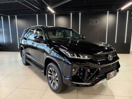 TOYOTA-HILUX SW4-2024