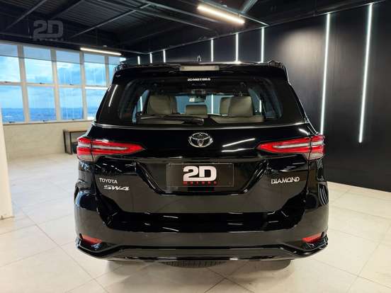TOYOTA-HILUX SW4-2024