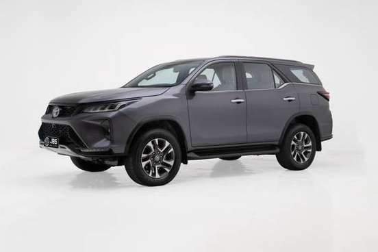 TOYOTA-HILUX SW4-2024