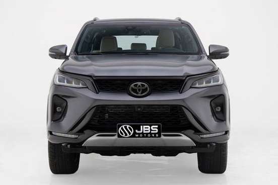 TOYOTA-HILUX SW4-2024