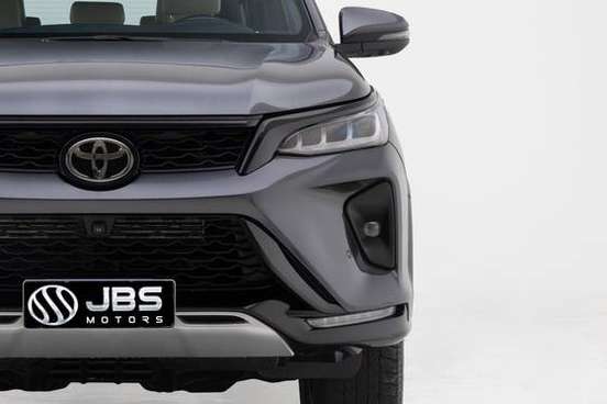 TOYOTA-HILUX SW4-2024