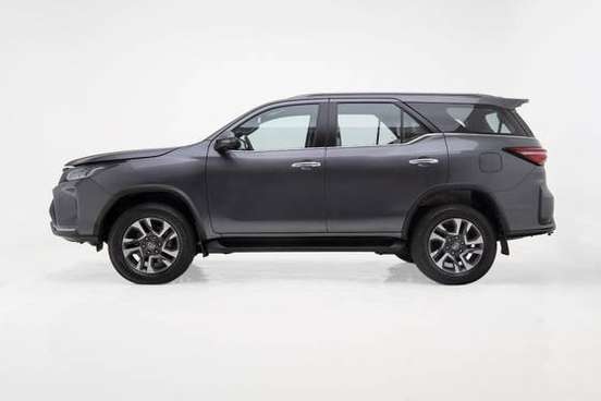 TOYOTA-HILUX SW4-2024