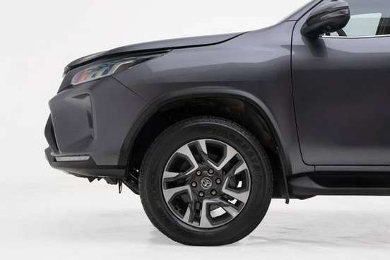 TOYOTA-HILUX SW4-2024