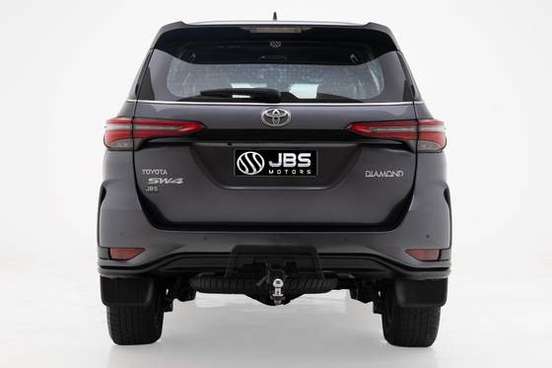 TOYOTA-HILUX SW4-2024