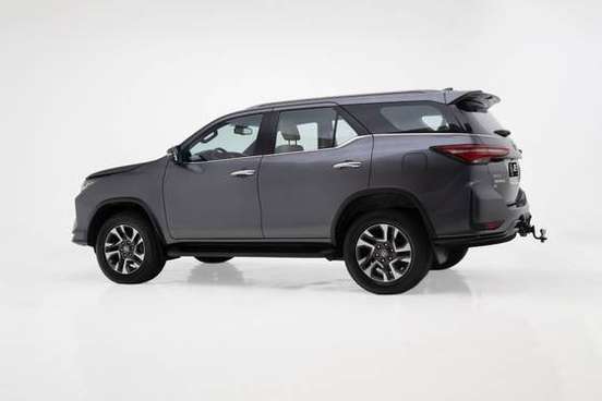 TOYOTA-HILUX SW4-2024