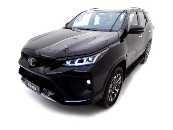 TOYOTA-HILUX SW4-2023