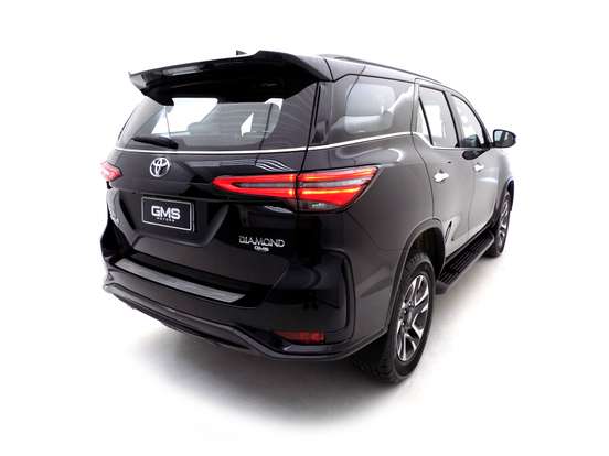 TOYOTA-HILUX SW4-2023