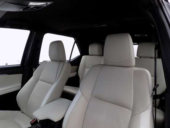 TOYOTA-HILUX SW4-2023