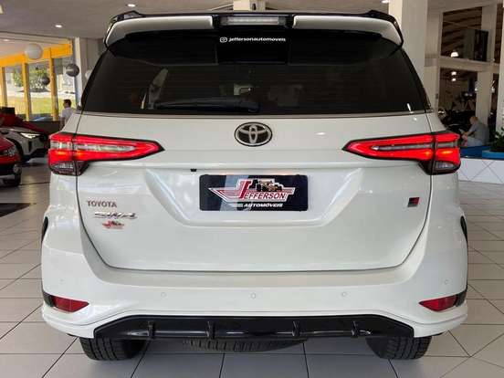 TOYOTA-HILUX SW4-2022