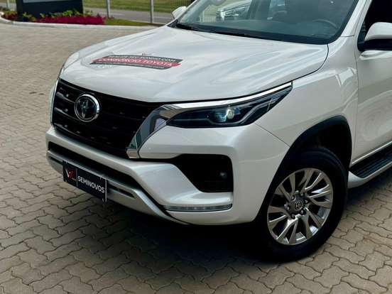 TOYOTA-HILUX SW4-2.8 D-4D TURBO DIESEL SRX 4X4 AUTOMÁTICO TOYOTA-HILUX SW4-2021