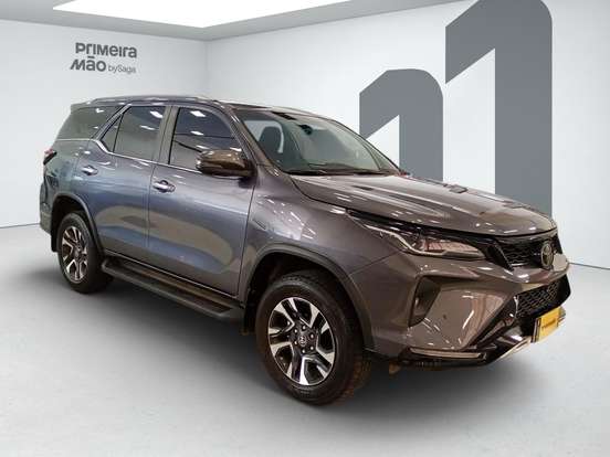 TOYOTA-HILUX SW4-2024