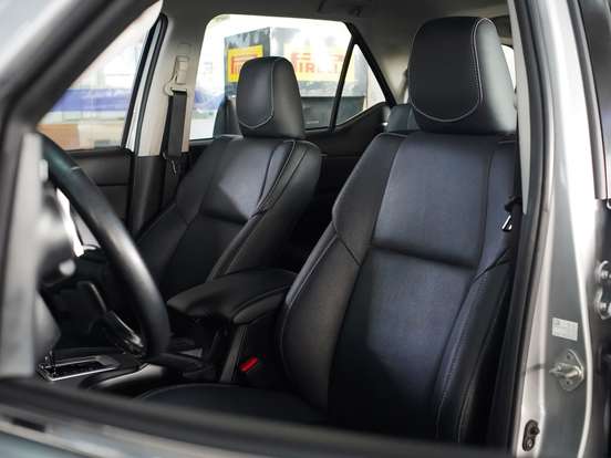 TOYOTA-HILUX SW4-2.8 D-4D TURBO DIESEL SRX 7L 4X4 AUTOMÁTICO TOYOTA-HILUX SW4-2023