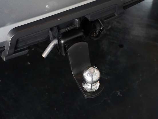 TOYOTA-HILUX SW4-2023