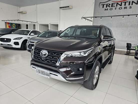 TOYOTA-HILUX SW4-2023