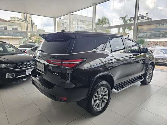 TOYOTA-HILUX SW4-2023