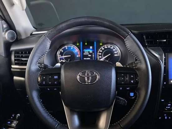 TOYOTA-HILUX SW4-2.8 D-4D TURBO DIESEL SRX PLATINUM 4X4 AUTOMÁTICO TOYOTA-HILUX SW4-2024