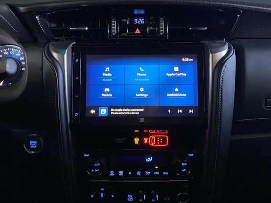 TOYOTA-HILUX SW4-2024