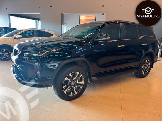 TOYOTA-HILUX SW4-2023