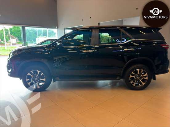 TOYOTA-HILUX SW4-2023