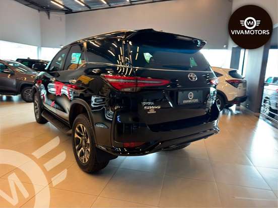 TOYOTA-HILUX SW4-2.8 D-4D TURBO DIESEL SRX PLATINUM 7L 4X4 AUTOMÁTICO TOYOTA-HILUX SW4-2023
