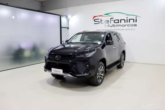 TOYOTA-HILUX SW4-2024
