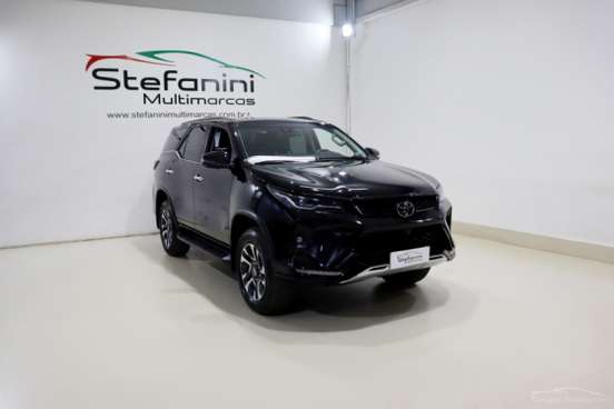 TOYOTA-HILUX SW4-2024