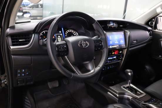 TOYOTA-HILUX SW4-2024