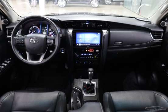 TOYOTA-HILUX SW4-2.8 D-4D TURBO DIESEL SRX PLATINUM 7L 4X4 AUTOMÁTICO TOYOTA-HILUX SW4-2024