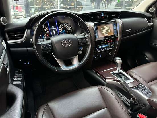TOYOTA-HILUX SW4-2019