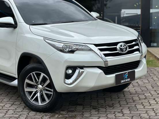 TOYOTA-HILUX SW4-2019