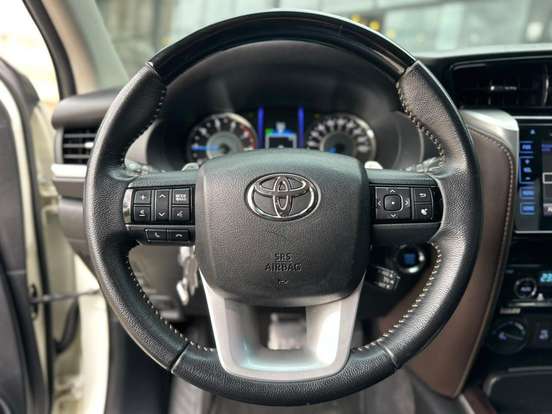 TOYOTA-HILUX SW4-2019
