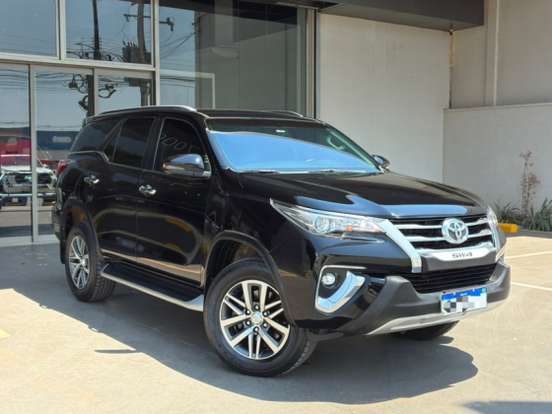 TOYOTA-HILUX SW4-2.8 SRX 4X4 7 LUGARES 16V TURBO INTERCOOLER DIESEL 4P AUTOMÁTICO TOYOTA-HILUX SW4-2019