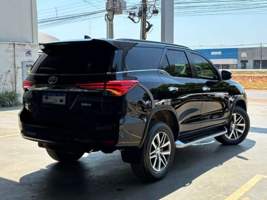 TOYOTA-HILUX SW4-2.8 SRX 4X4 7 LUGARES 16V TURBO INTERCOOLER DIESEL 4P AUTOMÁTICO TOYOTA-HILUX SW4-2019