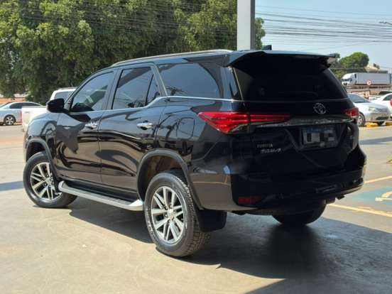 TOYOTA-HILUX SW4-2019