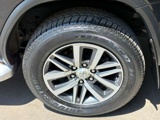 TOYOTA-HILUX SW4-2.8 SRX 4X4 7 LUGARES 16V TURBO INTERCOOLER DIESEL 4P AUTOMÁTICO TOYOTA-HILUX SW4-2019