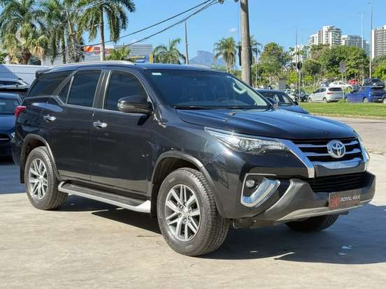 TOYOTA-HILUX SW4-2.8 SRX 4X4 7 LUGARES 16V TURBO INTERCOOLER DIESEL 4P AUTOMÁTICO TOYOTA-HILUX SW4-2019