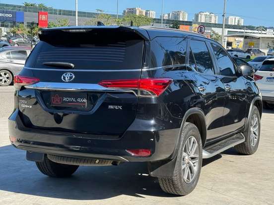 TOYOTA-HILUX SW4-2.8 SRX 4X4 7 LUGARES 16V TURBO INTERCOOLER DIESEL 4P AUTOMÁTICO TOYOTA-HILUX SW4-2019
