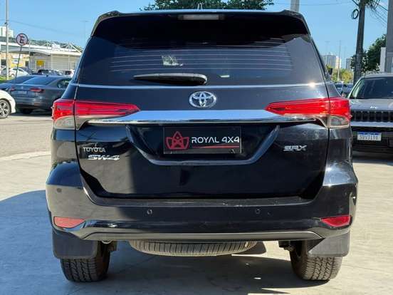 TOYOTA-HILUX SW4-2.8 SRX 4X4 7 LUGARES 16V TURBO INTERCOOLER DIESEL 4P AUTOMÁTICO TOYOTA-HILUX SW4-2019