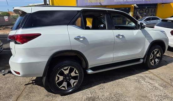 TOYOTA-HILUX SW4-2.8 SRX 4X4 7 LUGARES 16V TURBO INTERCOOLER DIESEL 4P AUTOMÁTICO TOYOTA-HILUX SW4-2019
