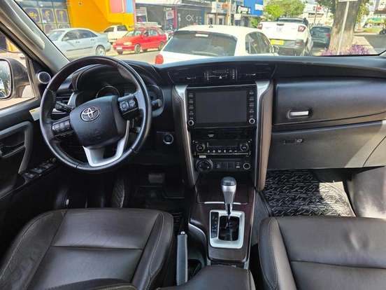 TOYOTA-HILUX SW4-2019